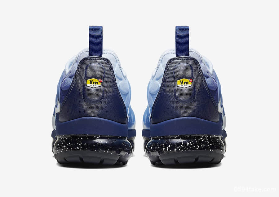 蓝白泼墨酷似星空！Nike VaporMax Plus新配色强势来袭！ 货号：CK1411-400