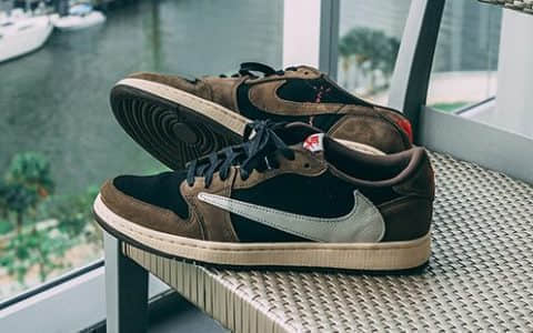 Travis Scott x Air Jordan 1 Low OG SP 货号：CQ4277-001