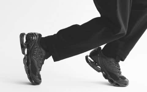 最具未来感机能造型Mizuno搭载U4icX缓震结合Wave科技跑鞋现已与海外发售