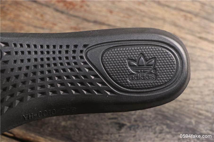 Need help Yeezy Boost 350 V2 Black (non reflective) legit check