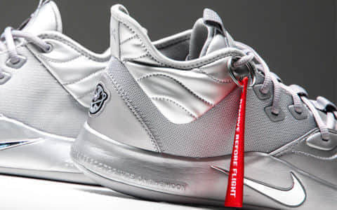 Nike PG 3“NASA”这个太空银有没有闪到你们的眼睛！ 货号：CI2667-001