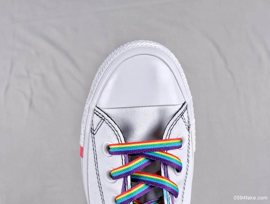 匡威Converse Chuck Taylor pride主题月彩虹底鞋面印刷最火的彩虹大底设计 货号：165719C