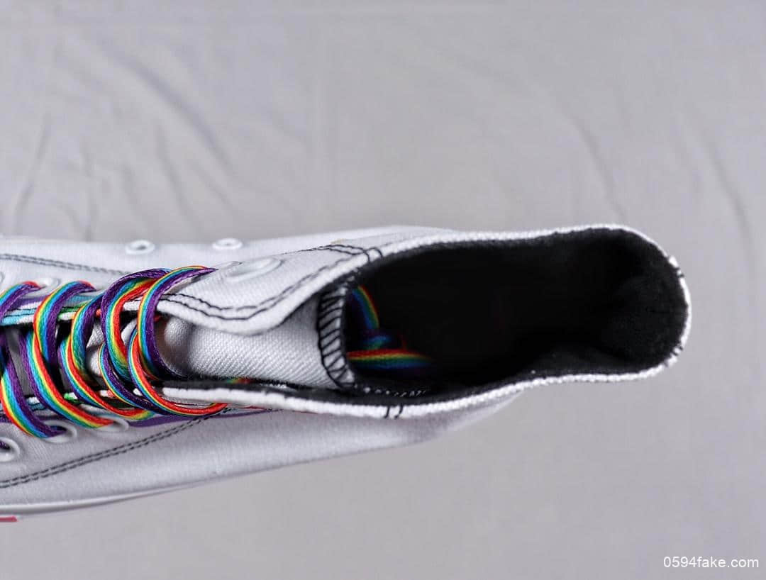 匡威Converse Chuck Taylor pride主题月彩虹底鞋面印刷最火的彩虹大底设计 货号：165719C