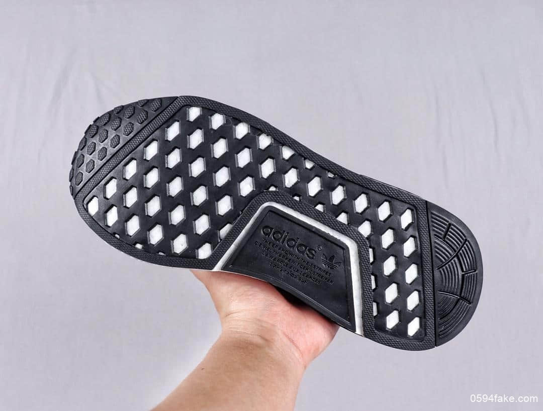 阿迪达斯atmos x adidas NMD R1联名满天星全网首发新配色反光鞋面四国文字 货号：G27331
