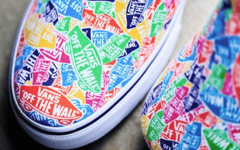 Vans Slip-On“Multi Logo” 万斯即将推出全新配色 五颜六色的万斯让你眼花缭乱了吗？