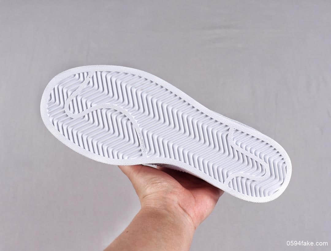 阿迪达斯Adidas Originals SUPERSTAR公司级三叶草贝壳头休闲板鞋进口头层皮原厂PU中底 货号：CG6612