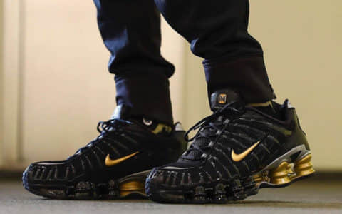 Neymar x Nike Shox TL黑金配色让你气场全开此款预计在7月13号发布 货号：BV1388-001