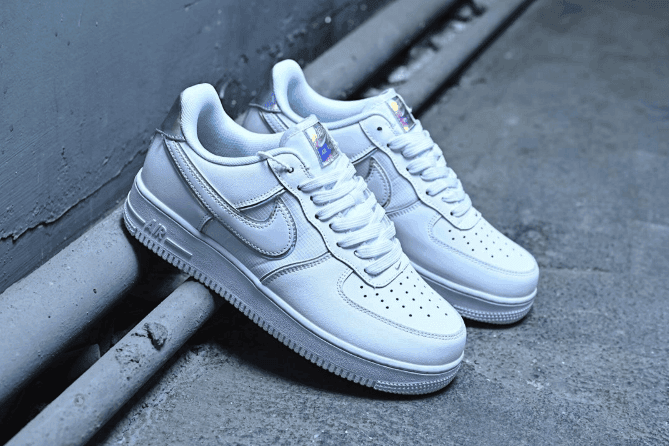 Nike Air Force 1 Low Y2K “4WhiteIRIDESCENT”炫彩镭射 耐克空军一号真标头层皮质 货号：AT6147-100