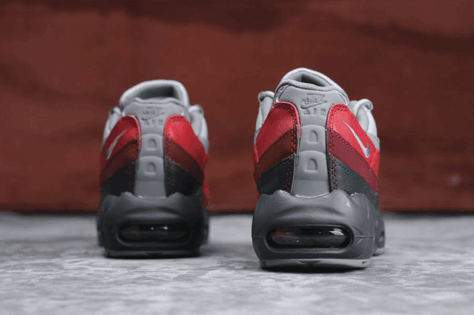 Nike Air Max 95 ESSENTIAL灰红 耐克公司级子弹95串标百搭运动鞋 货号：749766-025