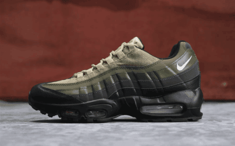 Nike Air Max 95 ESSENTIAL军绿色 耐克子弹公司级高品质95系列内置军绿色气垫 货号：749766-024