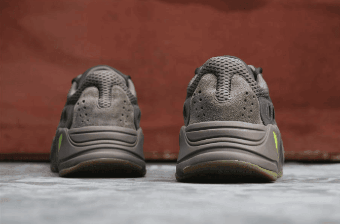 Adidas Yeezy 700 Boost紫棕 阿迪达斯椰子700公司级高品质全掌巴斯夫中底 货号：EE9614