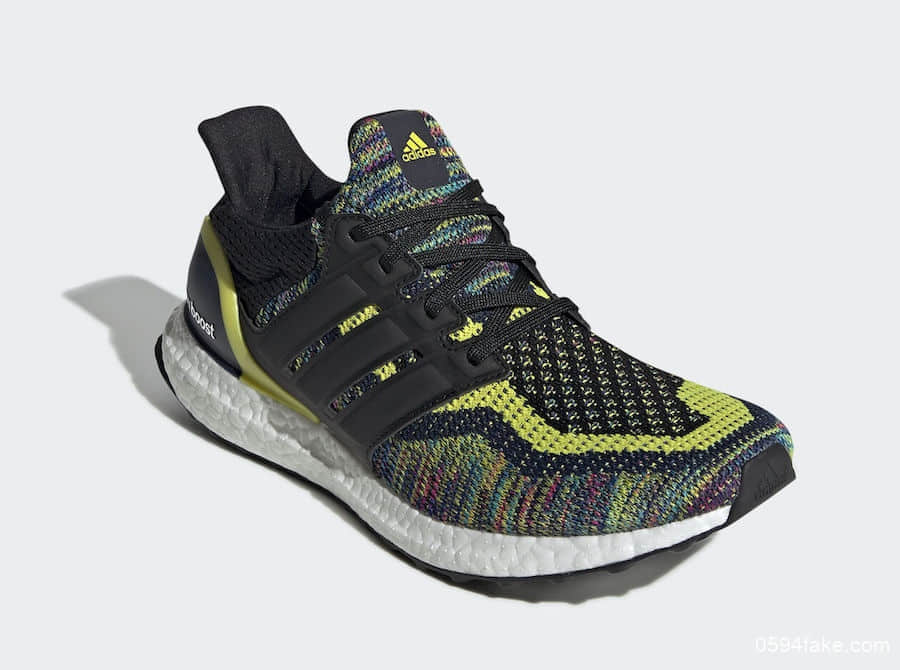 阿迪达斯Adidas Ultra Boost全新配色来袭采用了多彩色的Primeknit拼接！ 货号：EG8106