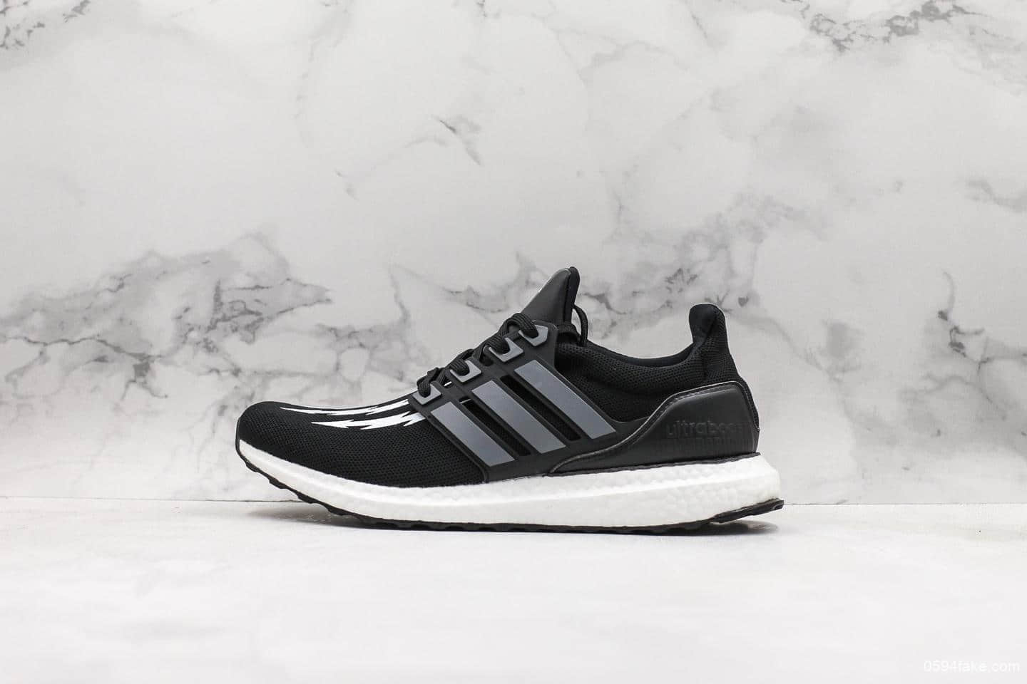 阿迪达斯NEIGHBORHOOD x adidas UltraBOOST Black White 1.0初代爆米花百搭高弹透气飞织慢跑鞋公司级版本高品质 货号：EG7649