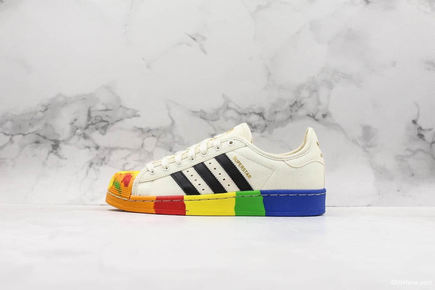 阿迪达斯adidas Superstar II W三叶草贝壳头纯原版本经典百搭休闲运动板鞋帆布五彩彩虹底 货号：S82590