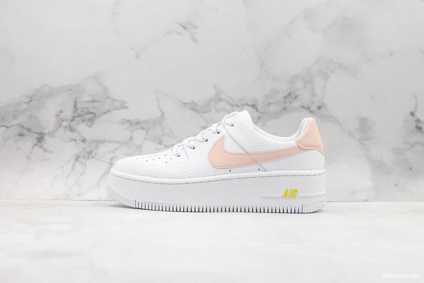 耐克Nike Air Force 1 SAGE LOW LX公司级版本耐克空军低帮全新女款增高厚底空军板鞋 货号：CI9094-100