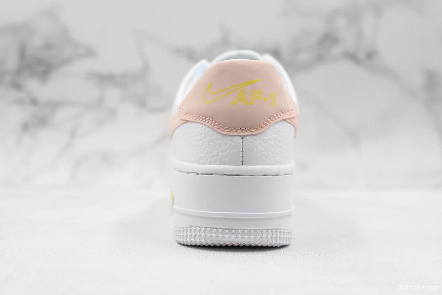 耐克Nike Air Force 1 SAGE LOW LX公司级版本耐克空军低帮全新女款增高厚底空军板鞋 货号：CI9094-100