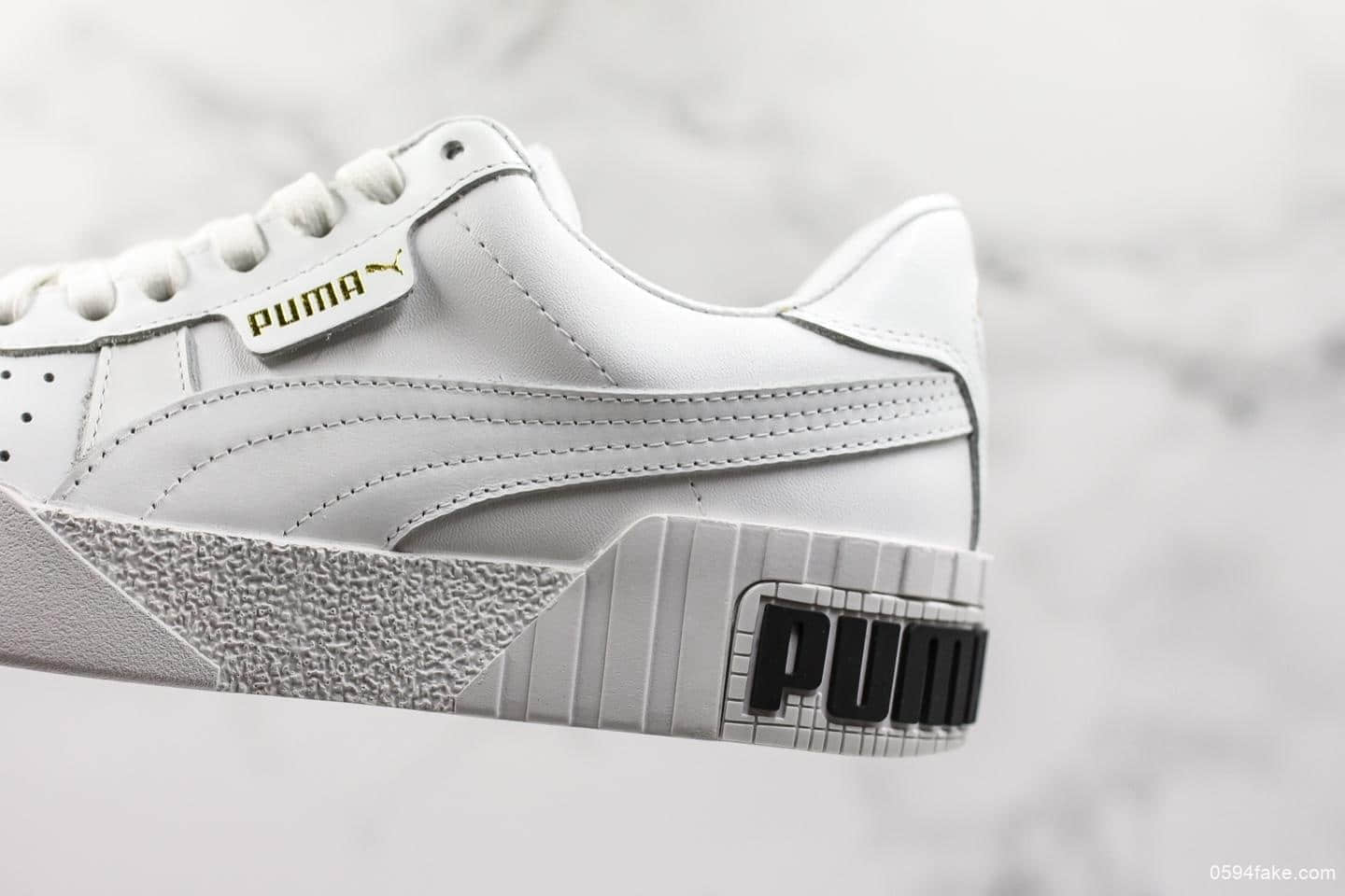 彪马PUMA SUEDE PLARFOTM GOLD时尚百搭休闲经典彪马板鞋公司级版本刘雯代言款 货号：370811-01