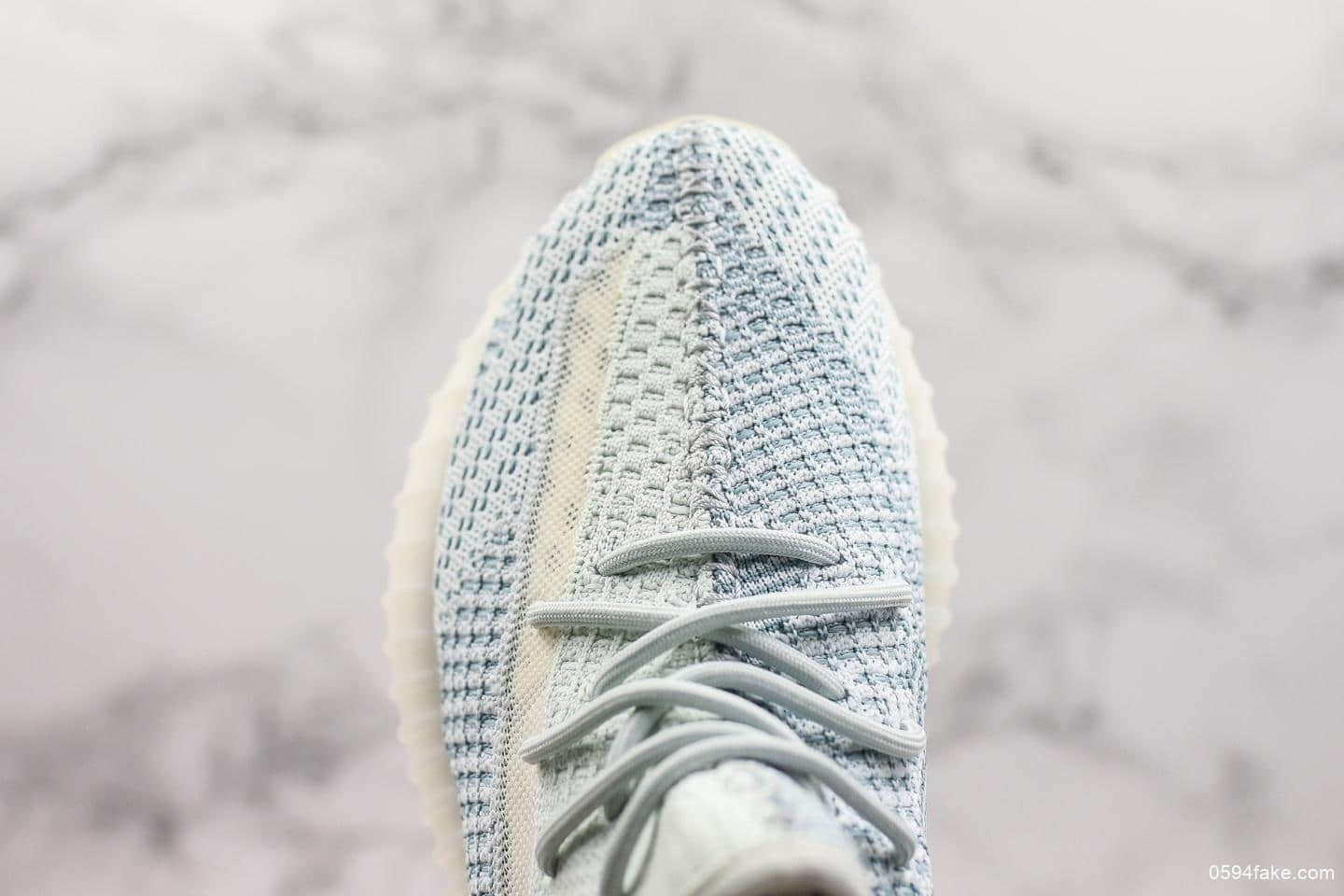 阿迪达斯Adidas Yeezy Boost 350 V2 CloudWhite椰子2.0系列PK纯原版本巴斯夫满钉大底全新冰蓝配色 货号：FW3043