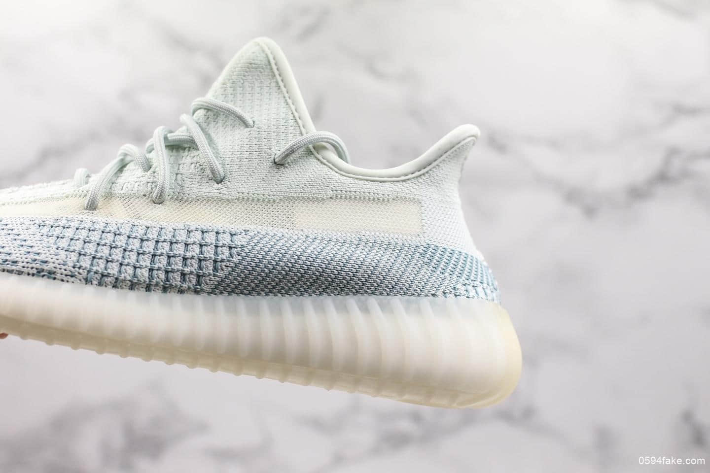 阿迪达斯Adidas Yeezy Boost 350 V2 CloudWhite椰子2.0系列PK纯原版本巴斯夫满钉大底全新冰蓝配色 货号：FW3043