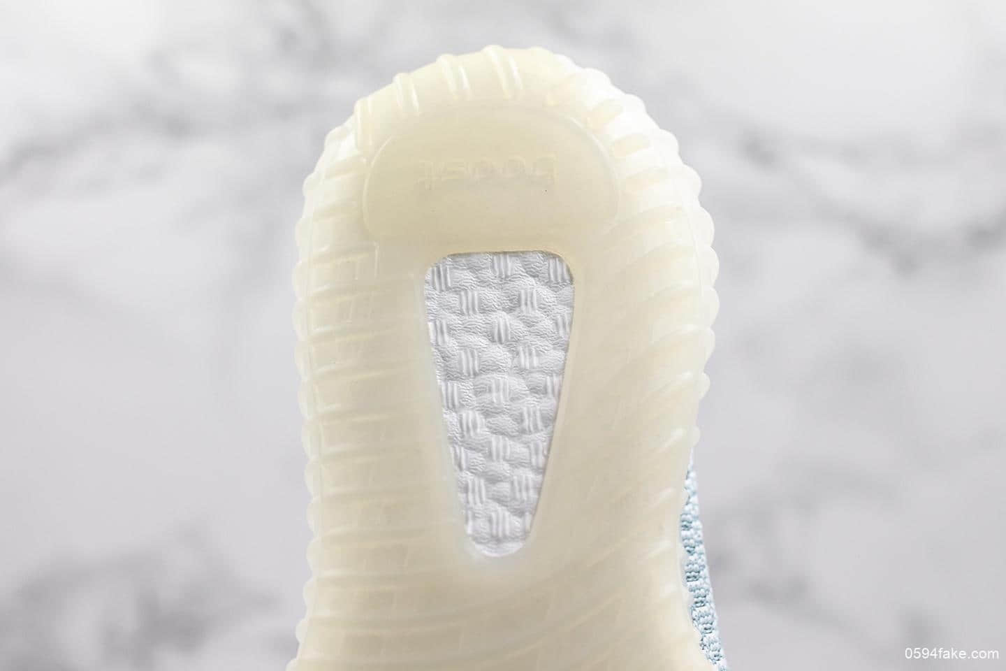 阿迪达斯Adidas Yeezy Boost 350 V2 CloudWhite椰子2.0系列PK纯原版本巴斯夫满钉大底全新冰蓝配色 货号：FW3043