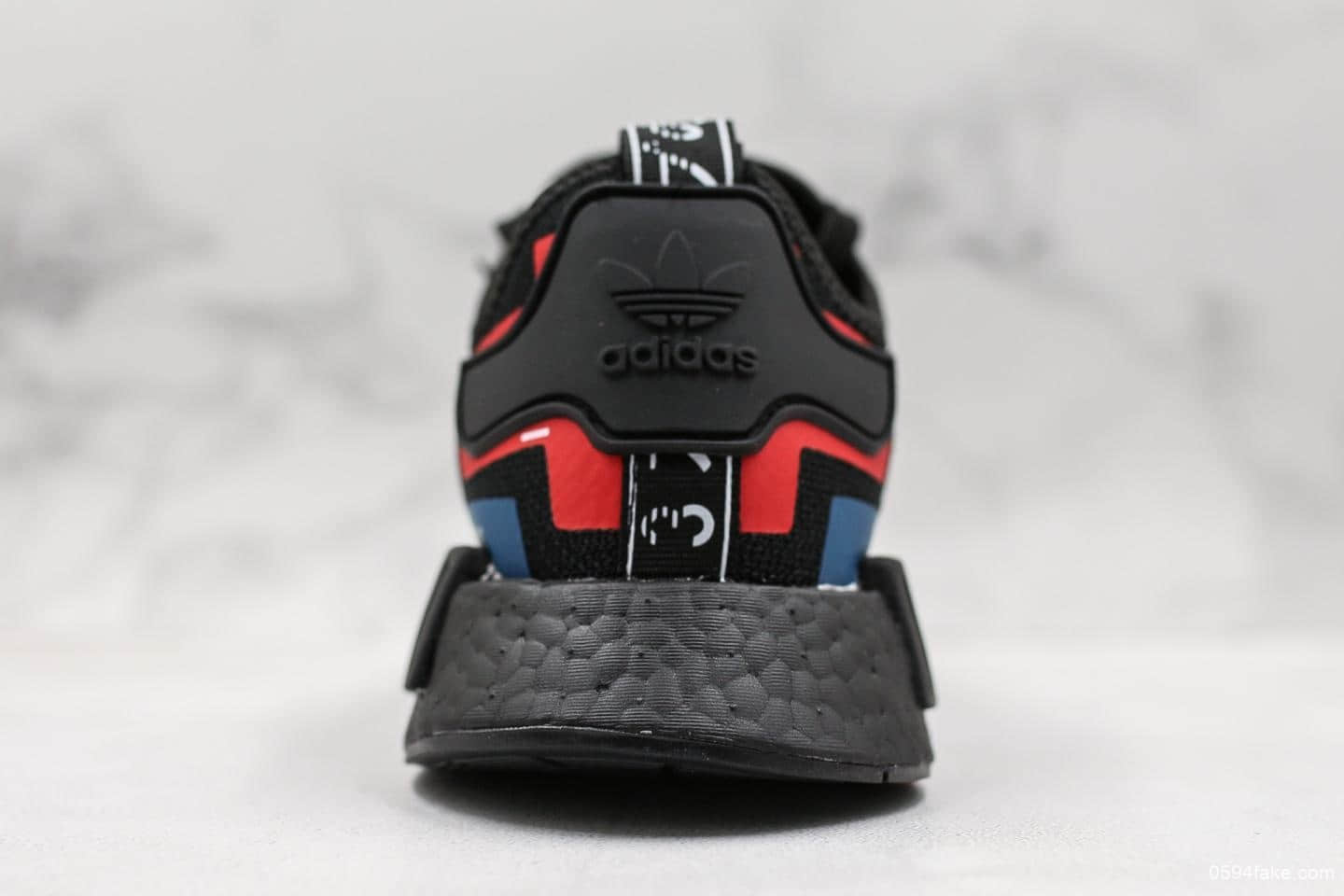 阿迪达斯Adidas NMD R1公司级版本专柜同步休闲运动原厂巴斯夫大底高密度弹性针织鞋面首发新配色 货号：EF1734