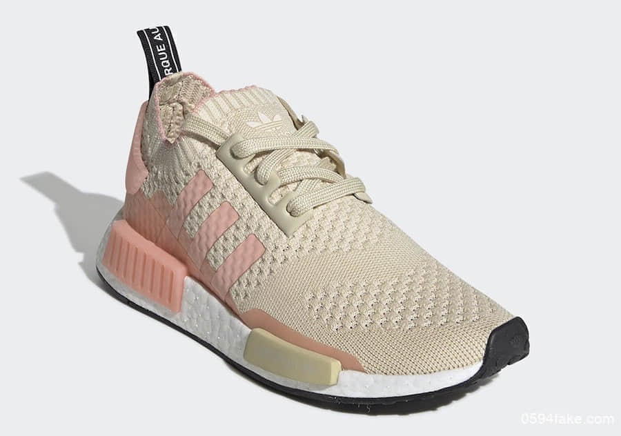 粉嫩又清新！这双adidas NMD R1女孩子一定要pick！ 货号：EE6434