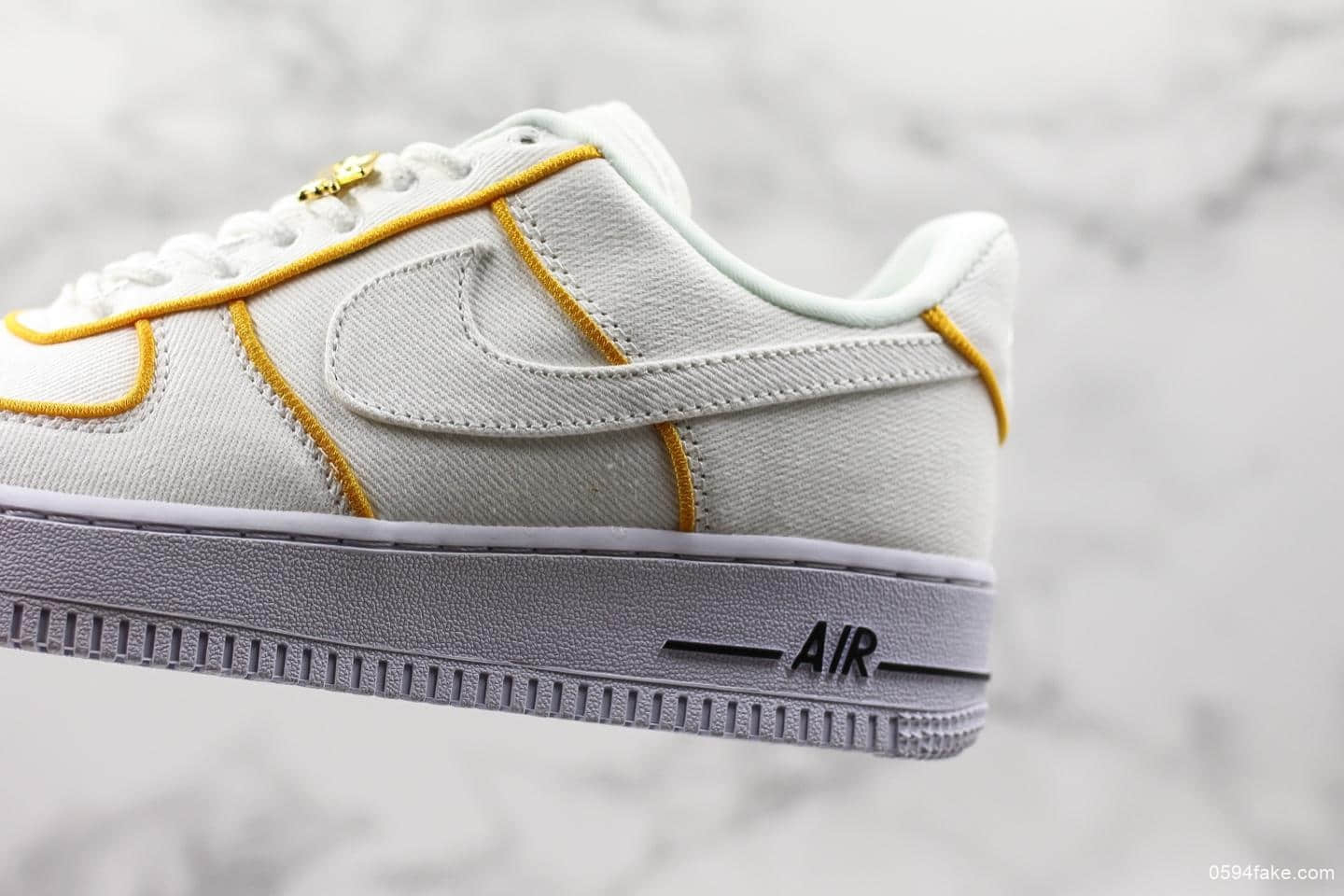 耐克Nike Air Force 1 '07 LV8 style公司级版本低帮空军一号帆布板鞋专柜同步发售内置气垫 货号：AO2425-001