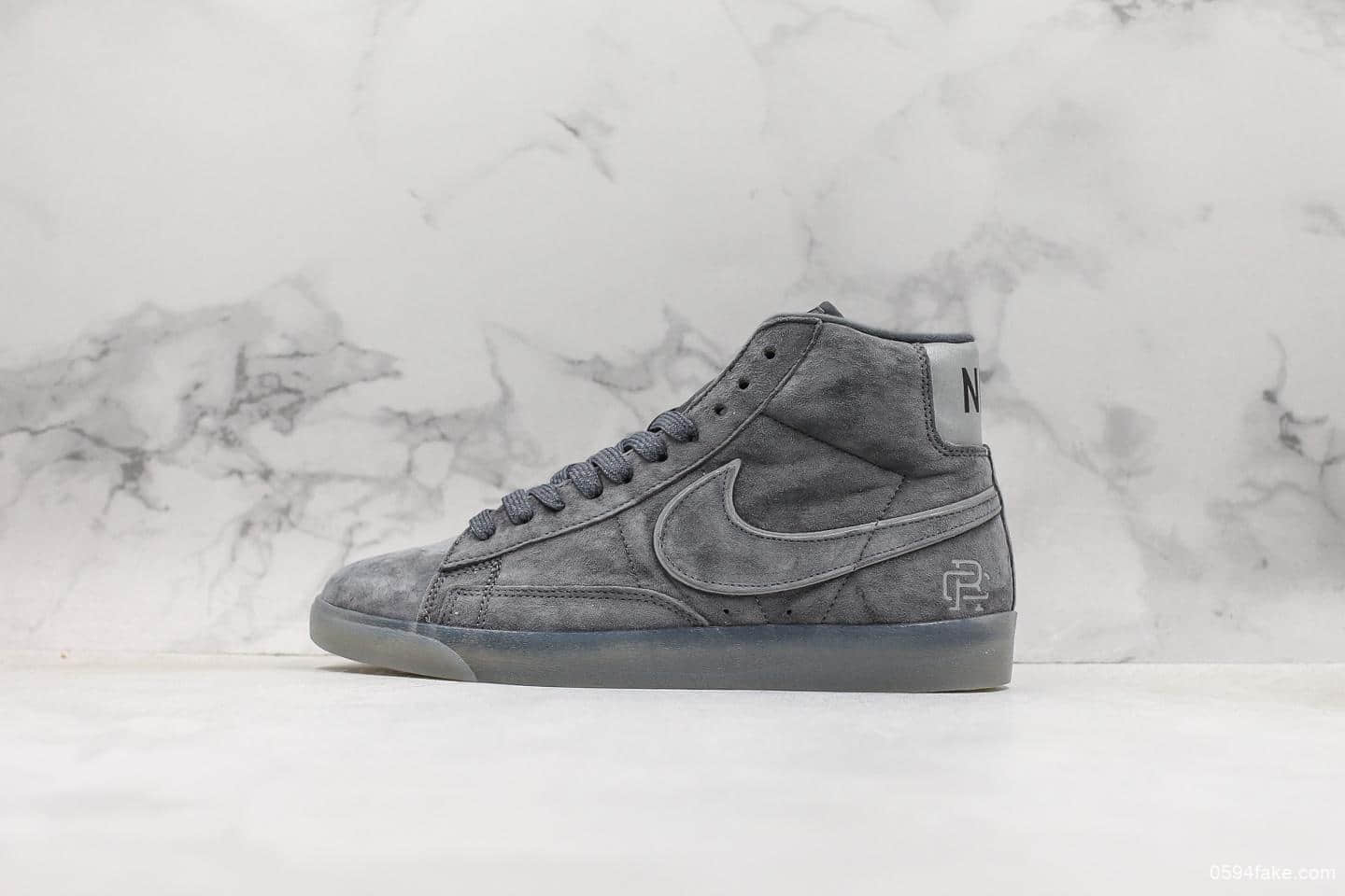 耐克Nike Blazer Mid Retro 3M公司级版本麂皮卫冕冠军高帮开拓者3M反光设计休闲板鞋 货号：371761-900