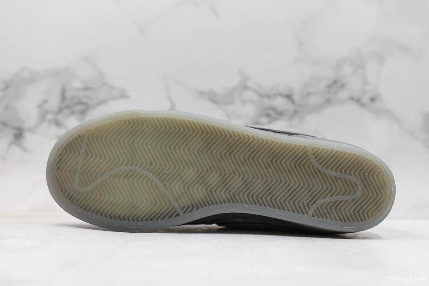 耐克Nike Blazer Mid Retro 3M公司级版本麂皮卫冕冠军高帮开拓者3M反光设计休闲板鞋 货号：371761-900