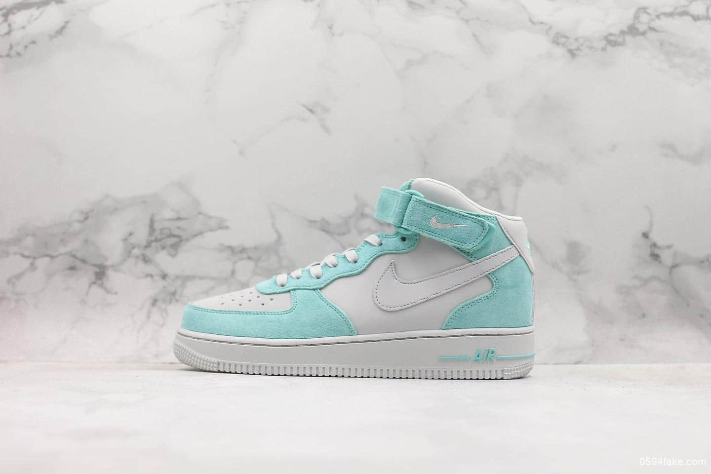 耐克Nike Air Force 1 mid 19S Tiffany纯原版本中帮蒂芙尼绿翻毛皮鞋面区别市面通货版本 货号：596728-301