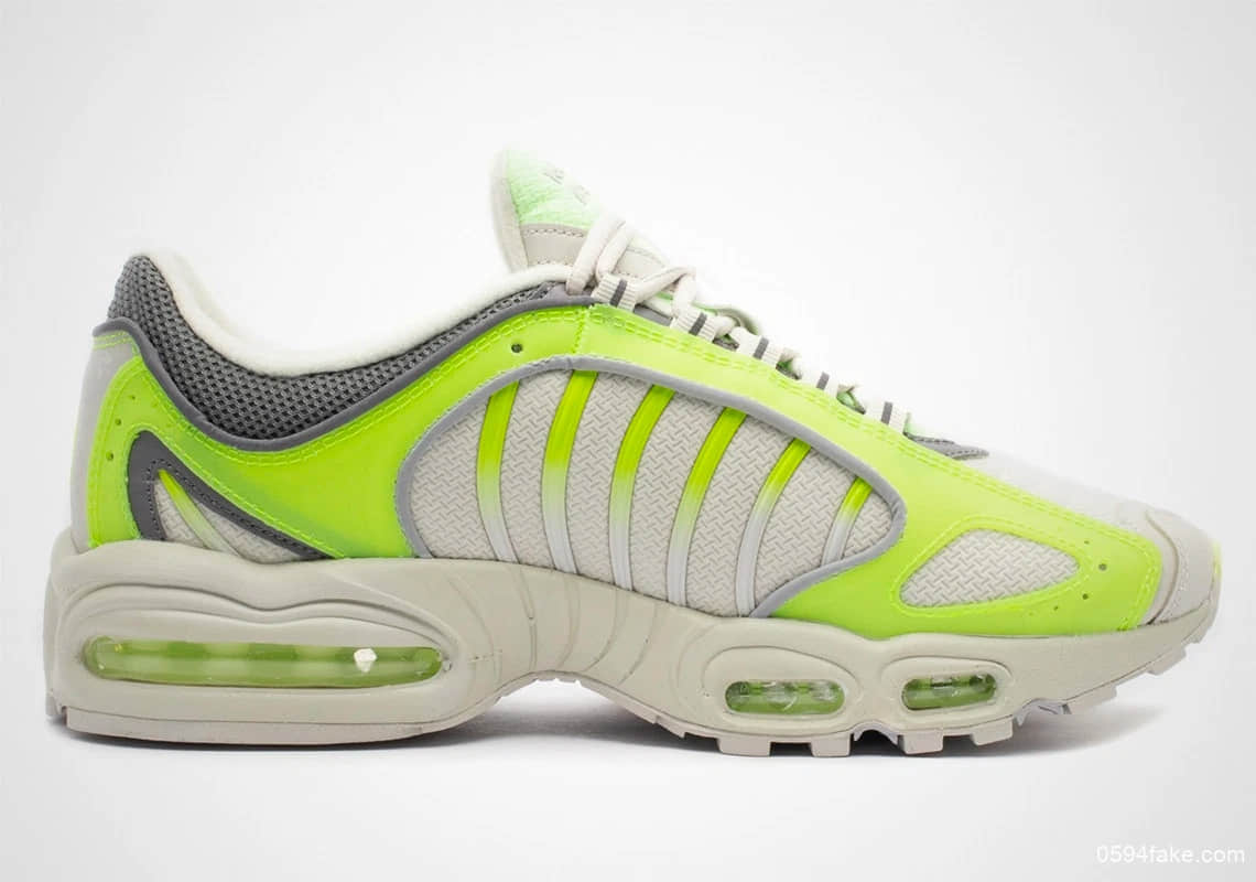 荧光绿配色的Nike Air Max Tailwind 4简直不要太亮眼！ 货号：CJ0784-700