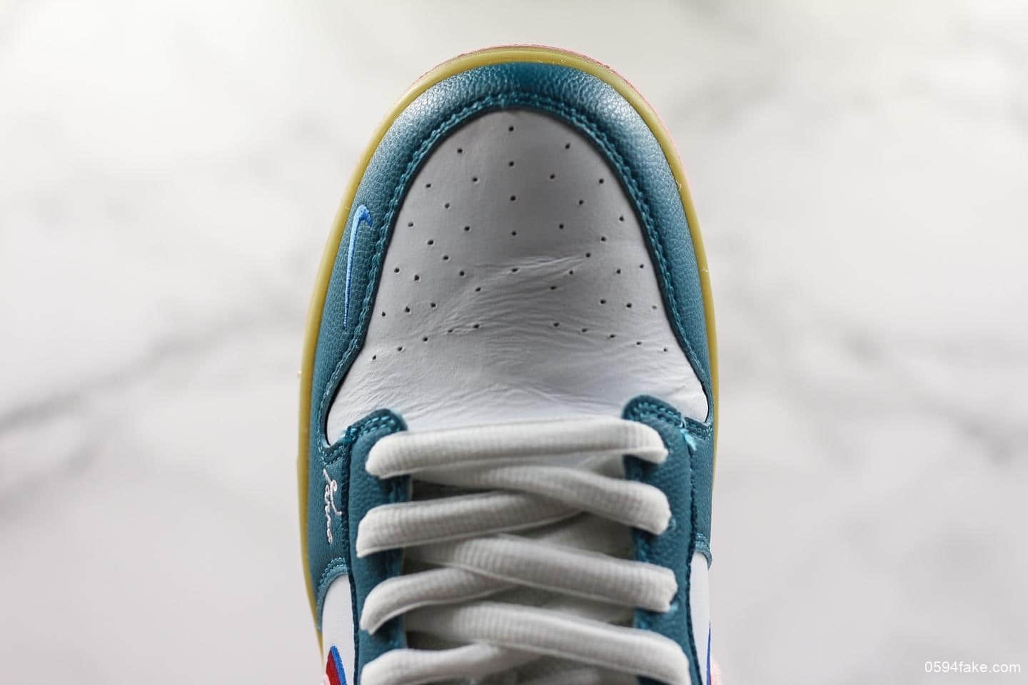 耐克Parra x Nike SB Dunk Low蓝粉色纯原版本带半码原盒原标 货号：CN4504-105