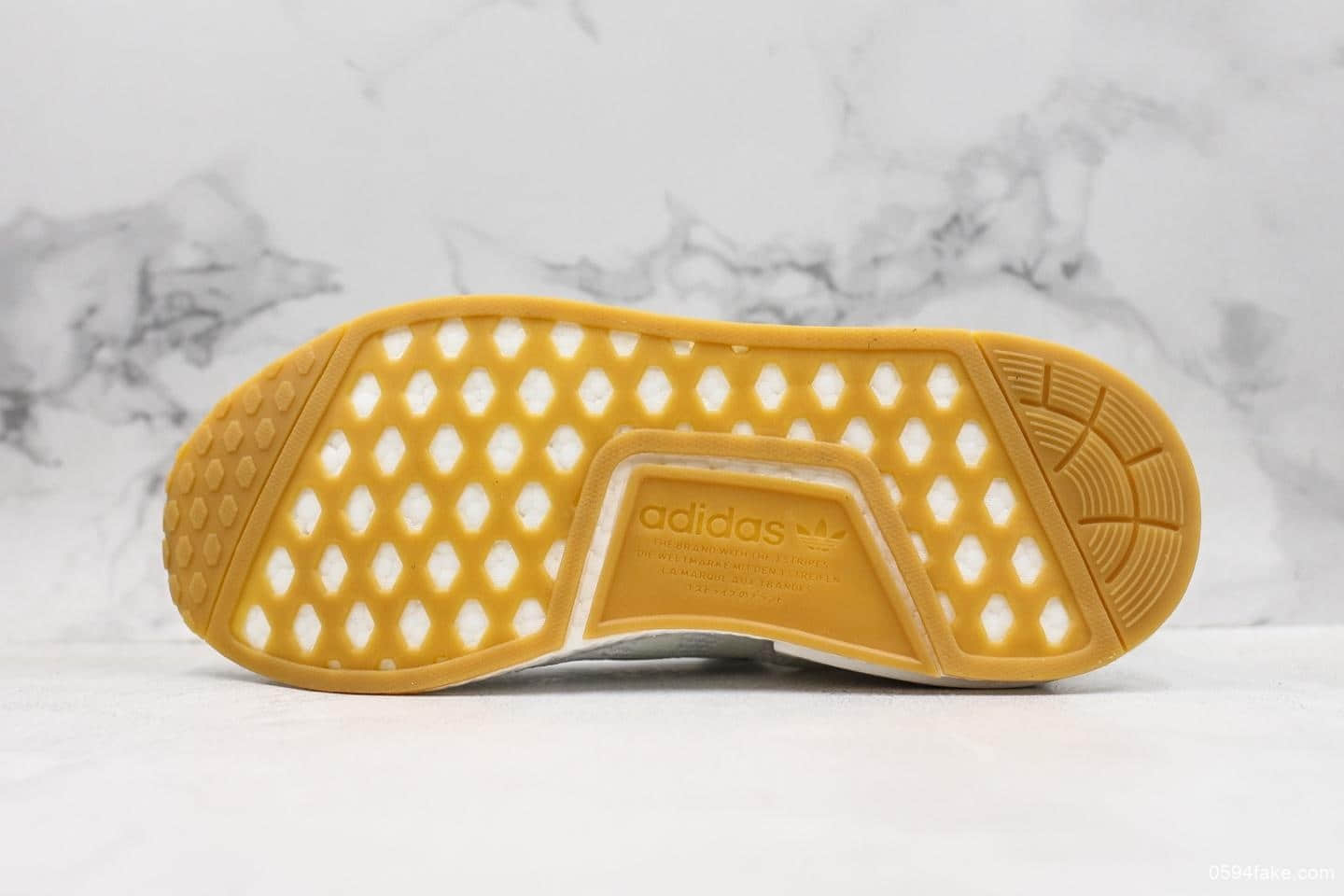 阿迪达斯Adidas originals NMD_R1公司级版本真爆米花颗粒大底原厂织面时尚休闲运动鞋 货号：D96635
