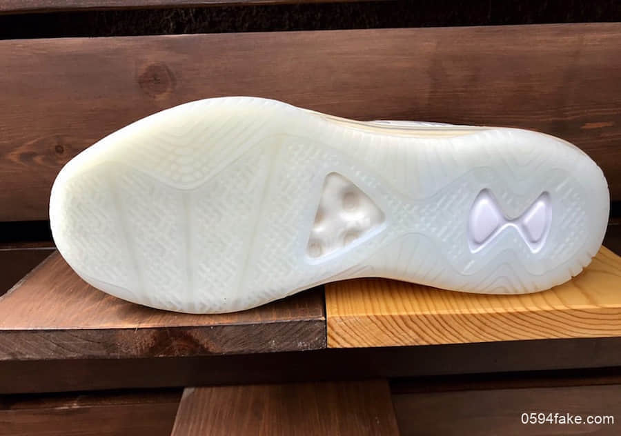 简约气质挂！John Elliott x Nike LeBron Icon“Summit White”将于9月13日发售 货号：AQ0114-101