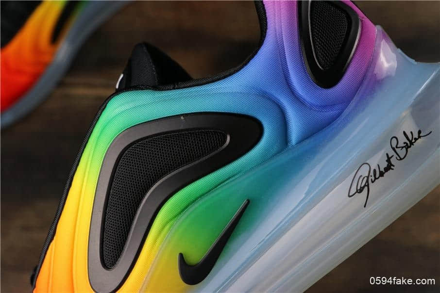 耐克Nike Air Max 720 BETRUE公司级版本太空大气垫前卫运动慢跑鞋彩虹渐变透明底氮气大底 货号：CJ5472-900