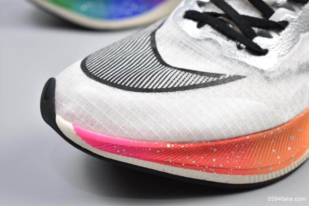 耐克Nike ZoomX VaporFly NEXT% “Be True” 公司级版本炫目彩虹鸳鸯设计超强跑鞋轻质马拉松运动跑鞋 货号：AO4568-101