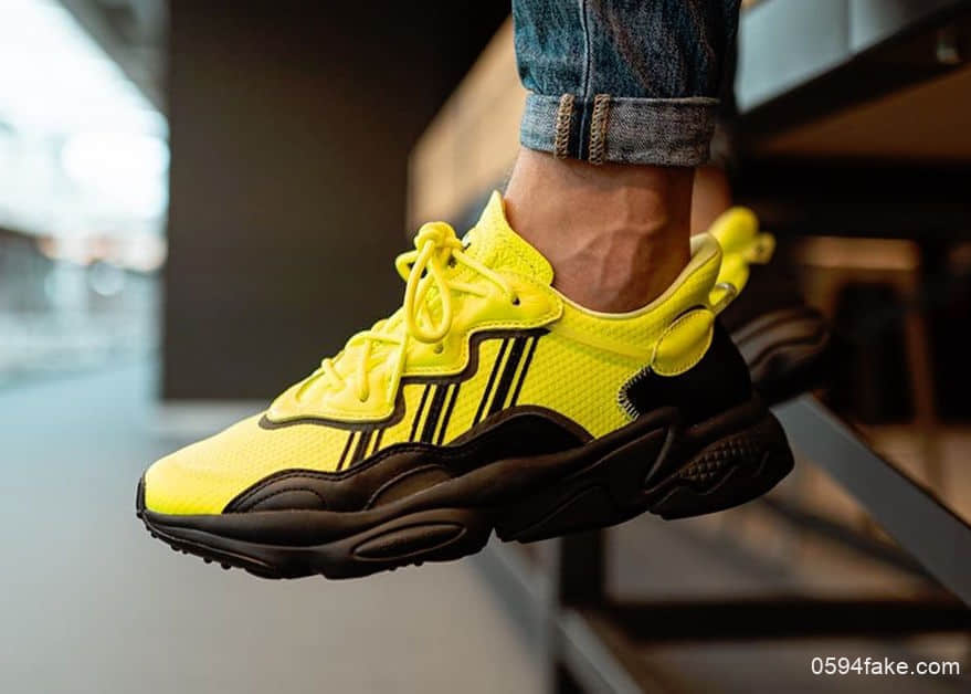 超吸睛配色！想不注意都难！adidas Ozweego“Solar Yellow”明日发售！ 货号：EG7449