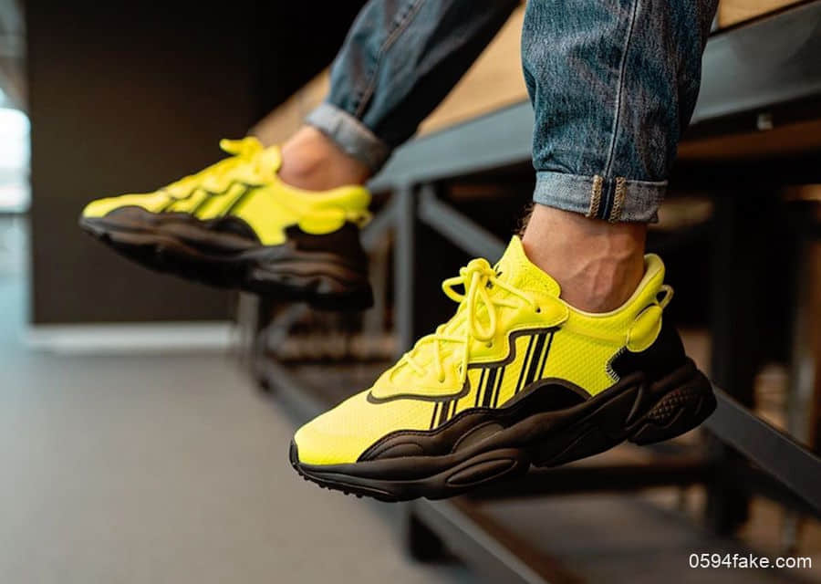 超吸睛配色！想不注意都难！adidas Ozweego“Solar Yellow”明日发售！ 货号：EG7449