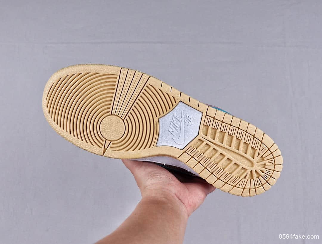 耐克Nike Sb Dunk Low Pro Og Qs公司级版本拼接条纹灯芯绒低帮系列百搭休闲板鞋 货号：BQ6817-972