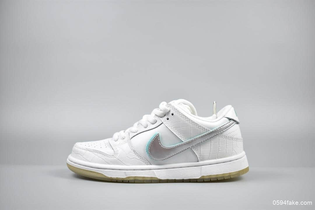 耐克NIKE SB DUNK LOW PRO QS联名板鞋公司级版本头层牛皮钻石换勾设计zoom鞋垫 货号：BV1310-100