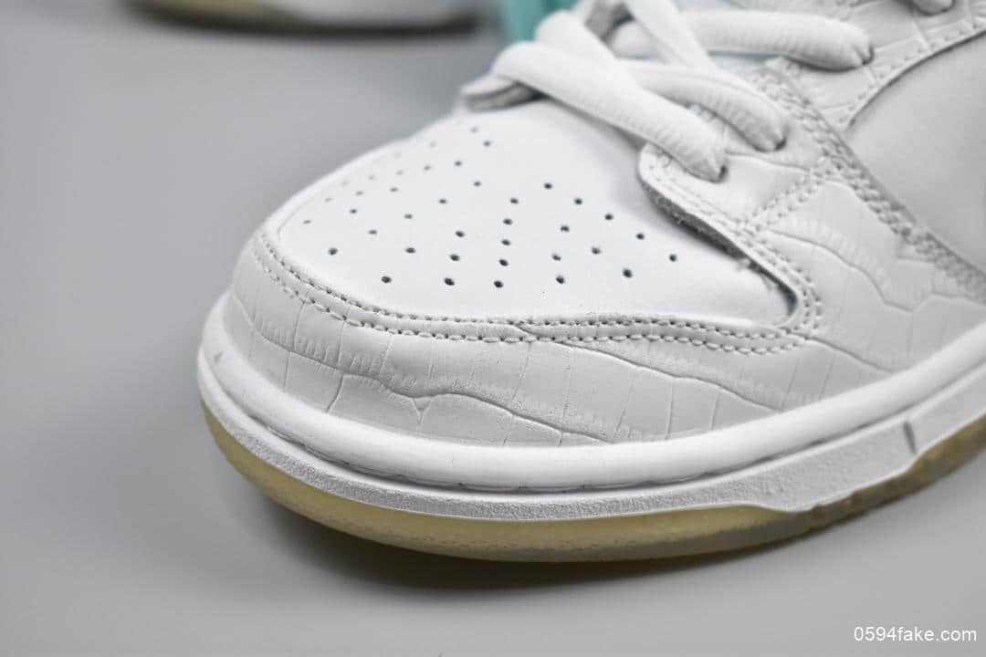 耐克NIKE SB DUNK LOW PRO QS联名板鞋公司级版本头层牛皮钻石换勾设计zoom鞋垫 货号：BV1310-100