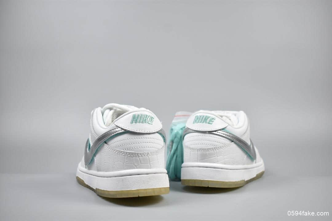 耐克NIKE SB DUNK LOW PRO QS联名板鞋公司级版本头层牛皮钻石换勾设计zoom鞋垫 货号：BV1310-100