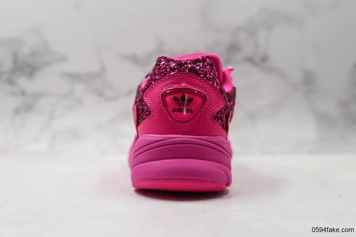 阿迪达斯Adidas Originals Falcon W经典元素夜店亮片粉公司级版本猎鹰复古老爹鞋 货号：BD8077