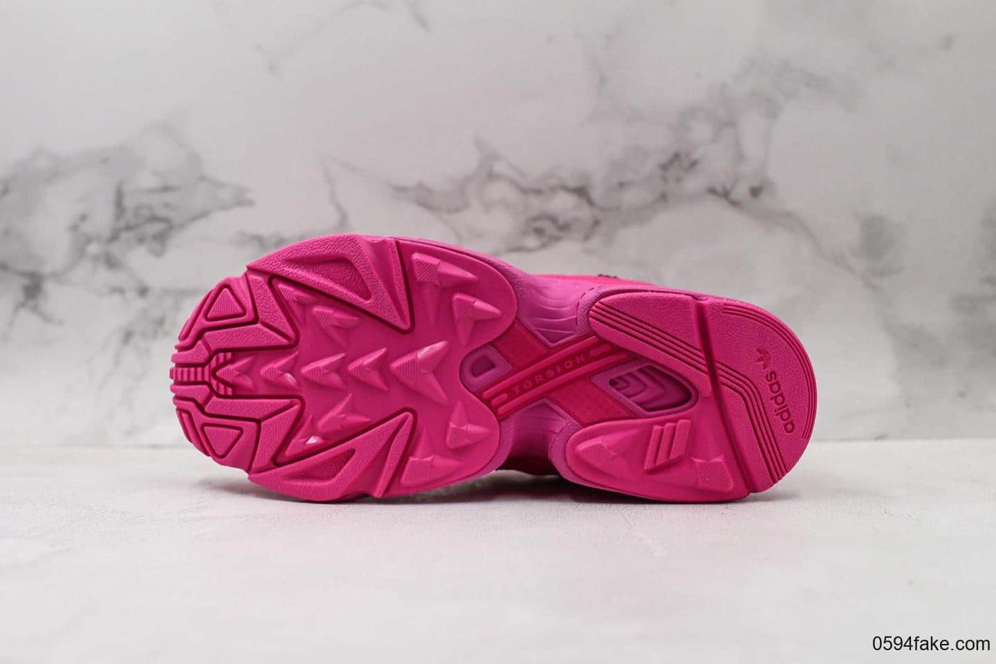 阿迪达斯Adidas Originals Falcon W经典元素夜店亮片粉公司级版本猎鹰复古老爹鞋 货号：BD8077