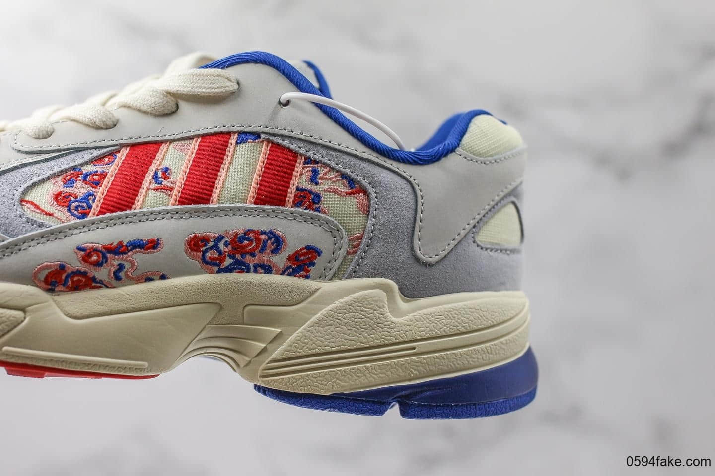 阿迪达斯Adidas Originals Yung-1 Lucky Cloud White纯原版本勇1系列复古休闲运动老爹慢跑鞋米白宝蓝红锦鲤祥云 货号：EE7087