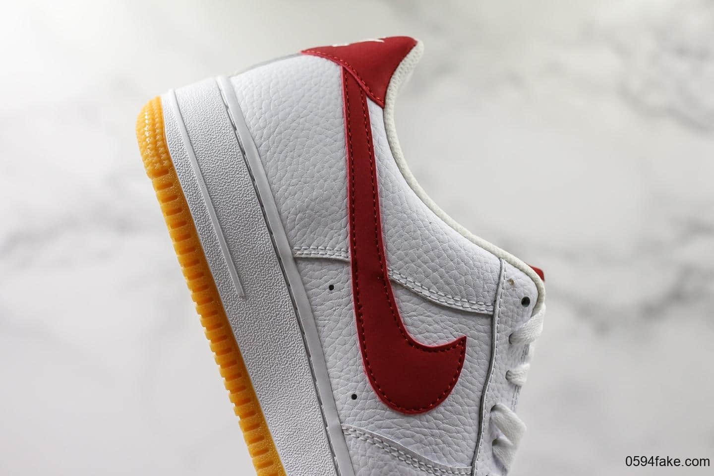 耐克Nike Air Force 1 '07 Low White Gum Blue Void公司级版本海外限定配色白红内置全掌air sole气垫硬质牛剖层移膜革 货号：CI0057-101