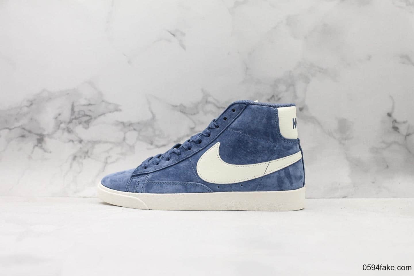 耐克Nike Blazer Mid Vintage Suede公司级版本高帮休闲板鞋结合Zoom Air 缓震配置和柔韧橡胶外底 货号：917862-400