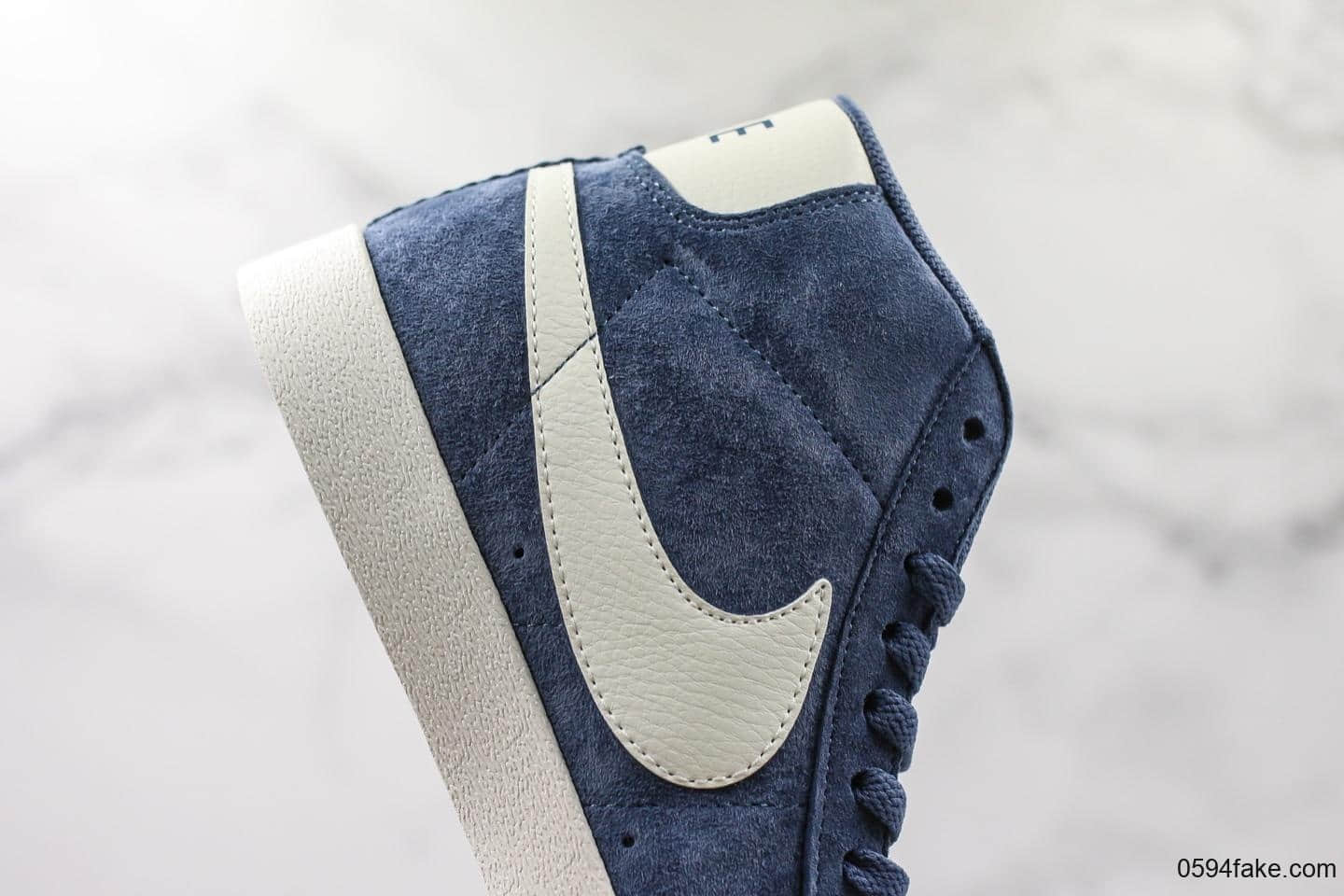 耐克Nike Blazer Mid Vintage Suede公司级版本高帮休闲板鞋结合Zoom Air 缓震配置和柔韧橡胶外底 货号：917862-400