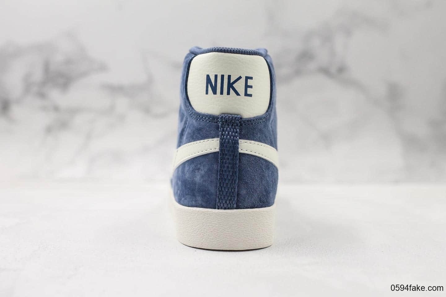 耐克Nike Blazer Mid Vintage Suede公司级版本高帮休闲板鞋结合Zoom Air 缓震配置和柔韧橡胶外底 货号：917862-400