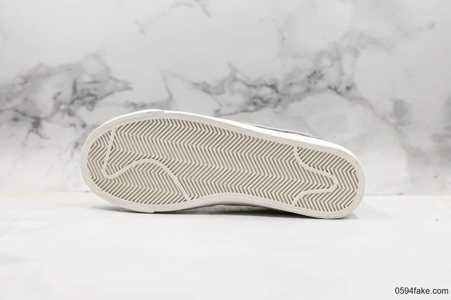 耐克Nike Blazer Mid Vintage Suede开拓者中帮板鞋深灰公司级带半码 搭载Zoom Air缓震科技脚感舒适澎湃 货号：917862-004